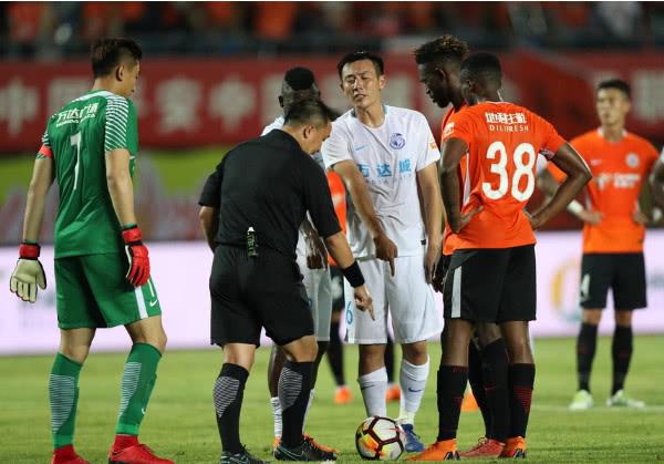  VAR争议判罚引发主帅集体炮轰  