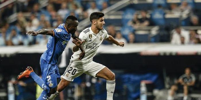  尼斯主帅赛后炮轰裁判，争议判罚引发舆论风波  