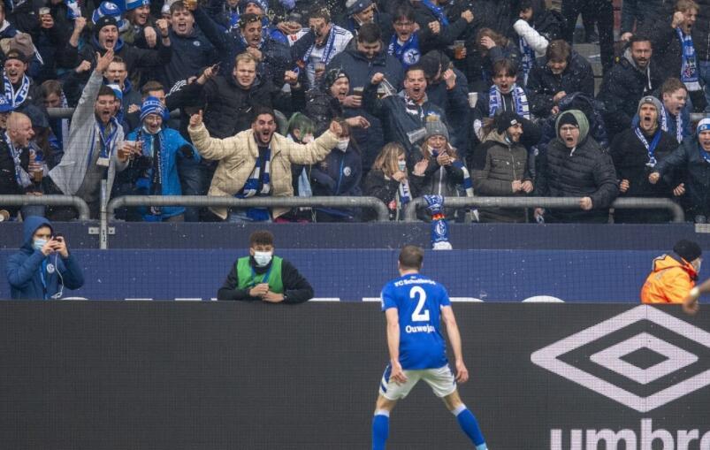  门兴格拉德巴赫逆转取胜，德甲传统强队复苏明显