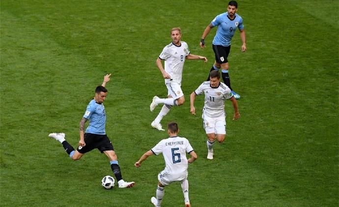  埃弗顿定位球配合精妙, 角球战术扳平利物浦