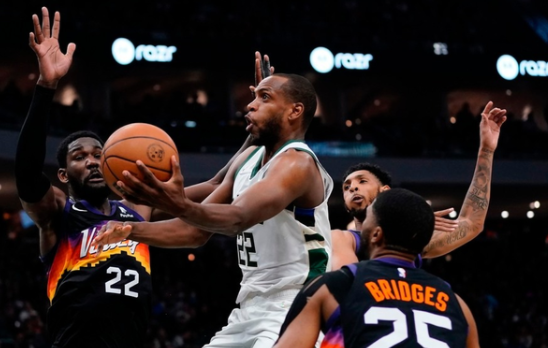  米德尔顿强势复苏雄鹿大胜公牛稳居次席